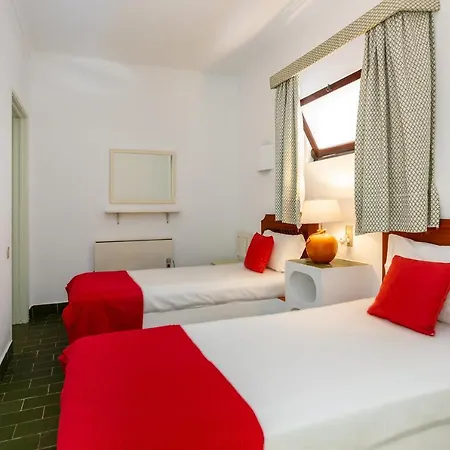 Whome | Balaia 3-bed Family Olhos de Agua (Albufeira)