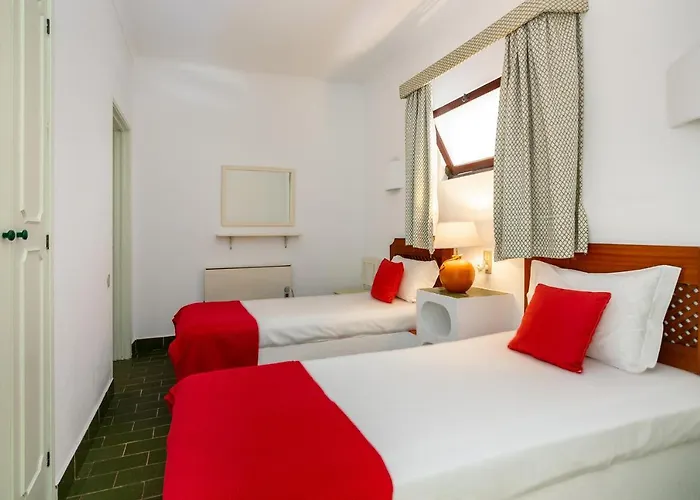 Whome | Balaia 3-bed Family Olhos de Agua (Albufeira)